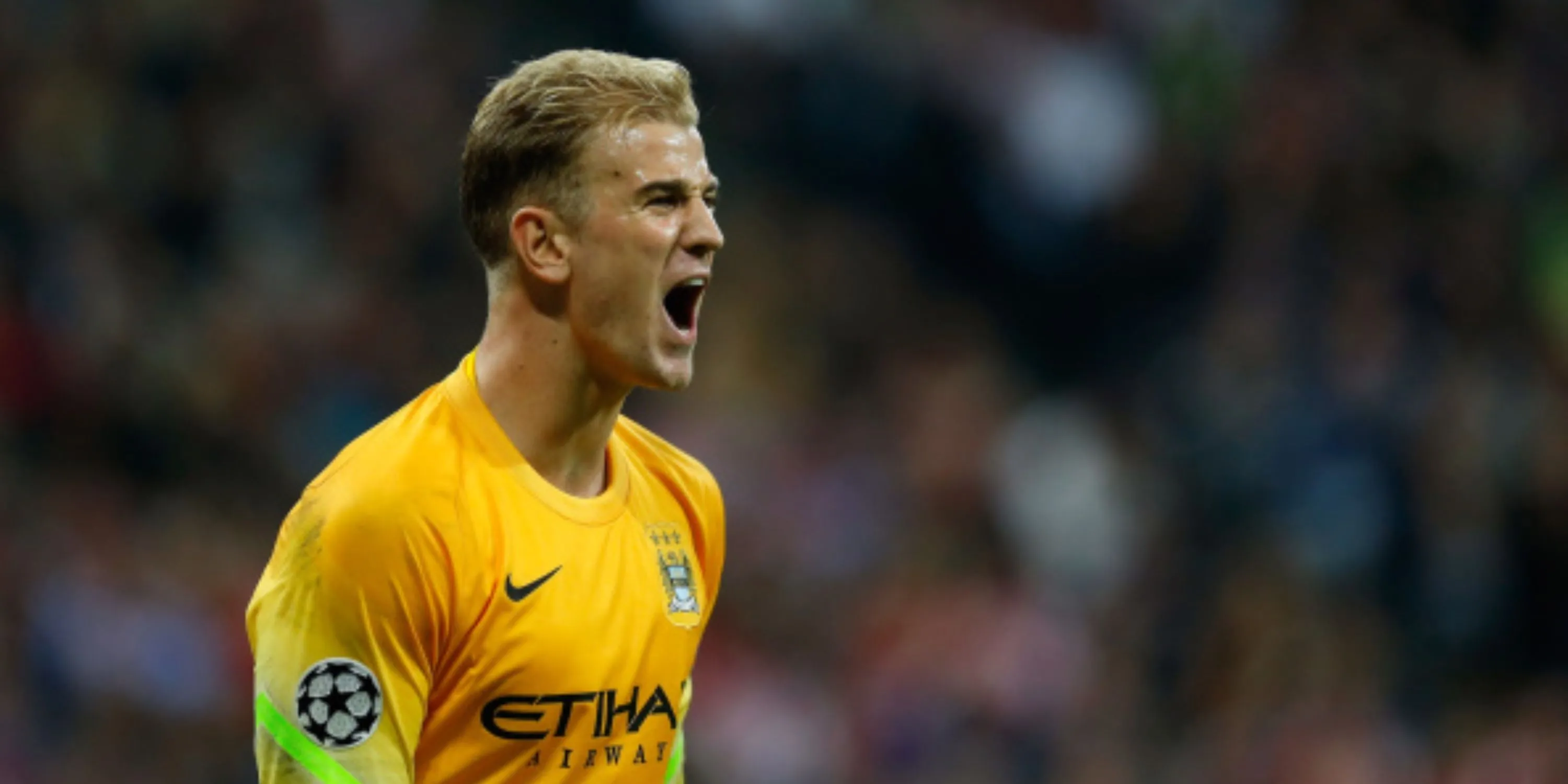 Thủ môn Joe Hart chỉ đạo đồng đội