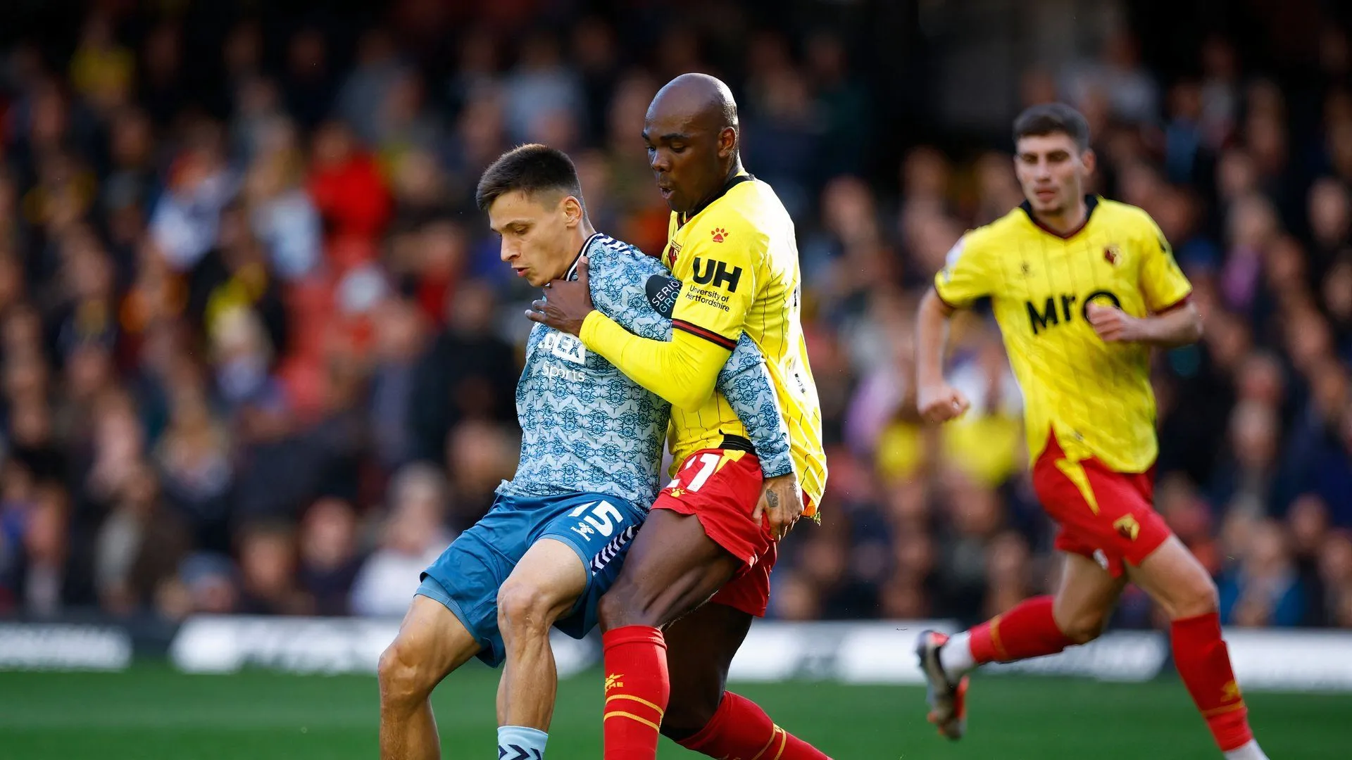 Trung vệ giàu kinh nghiệm Angelo Ogbonna thi đấu cho Watford tại giải hạng Nhất Anh