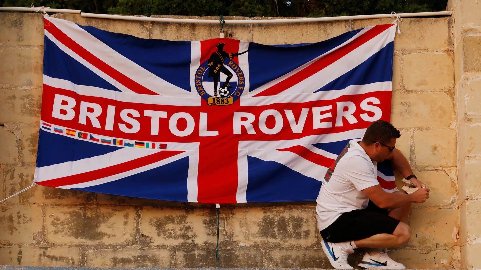 Cờ cổ động viên Bristol Rovers trên khán đài