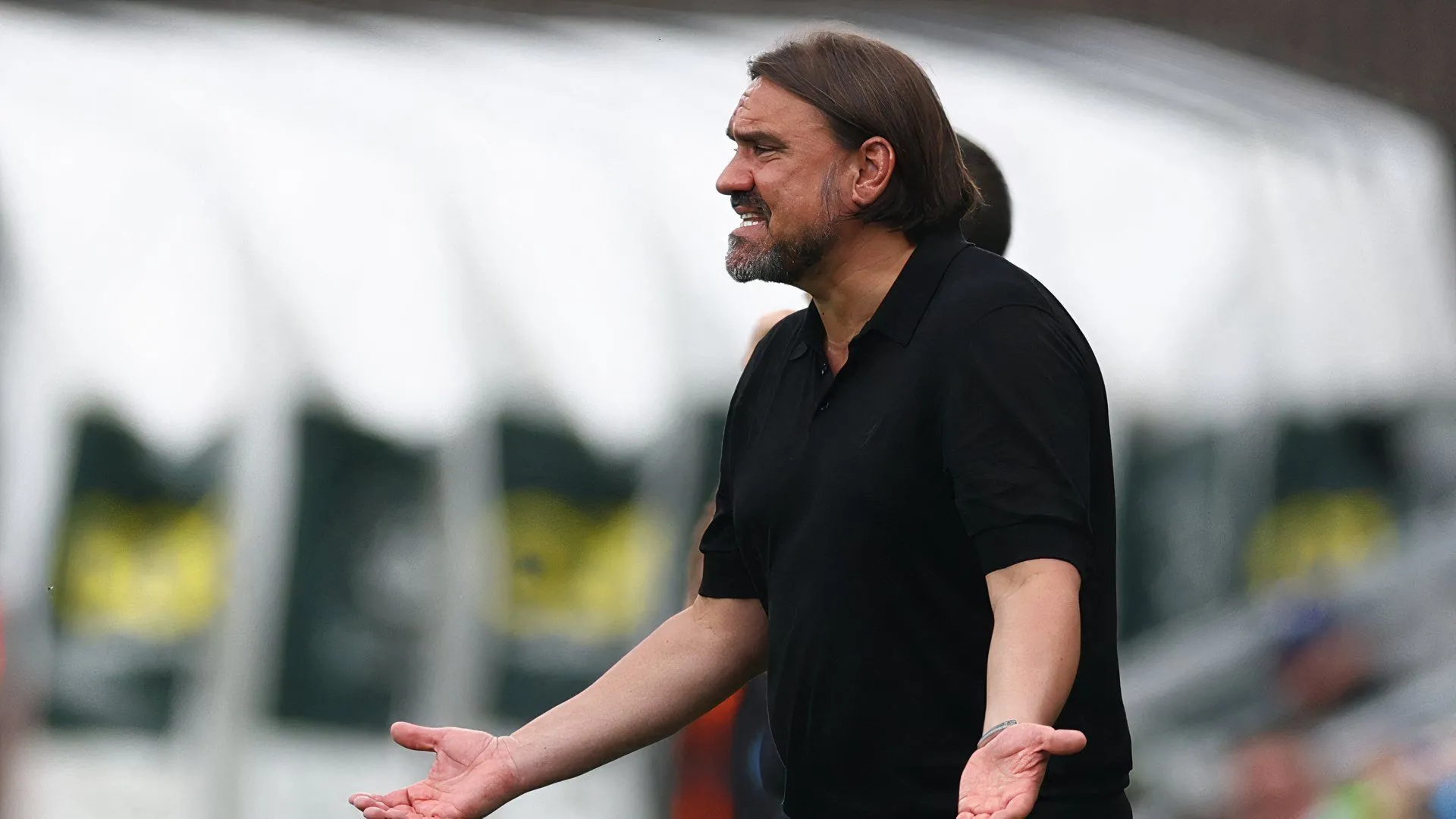 HLV Daniel Farke của Leeds United, đội bóng vừa thăng hạng Premier League và quan tâm Reinildo