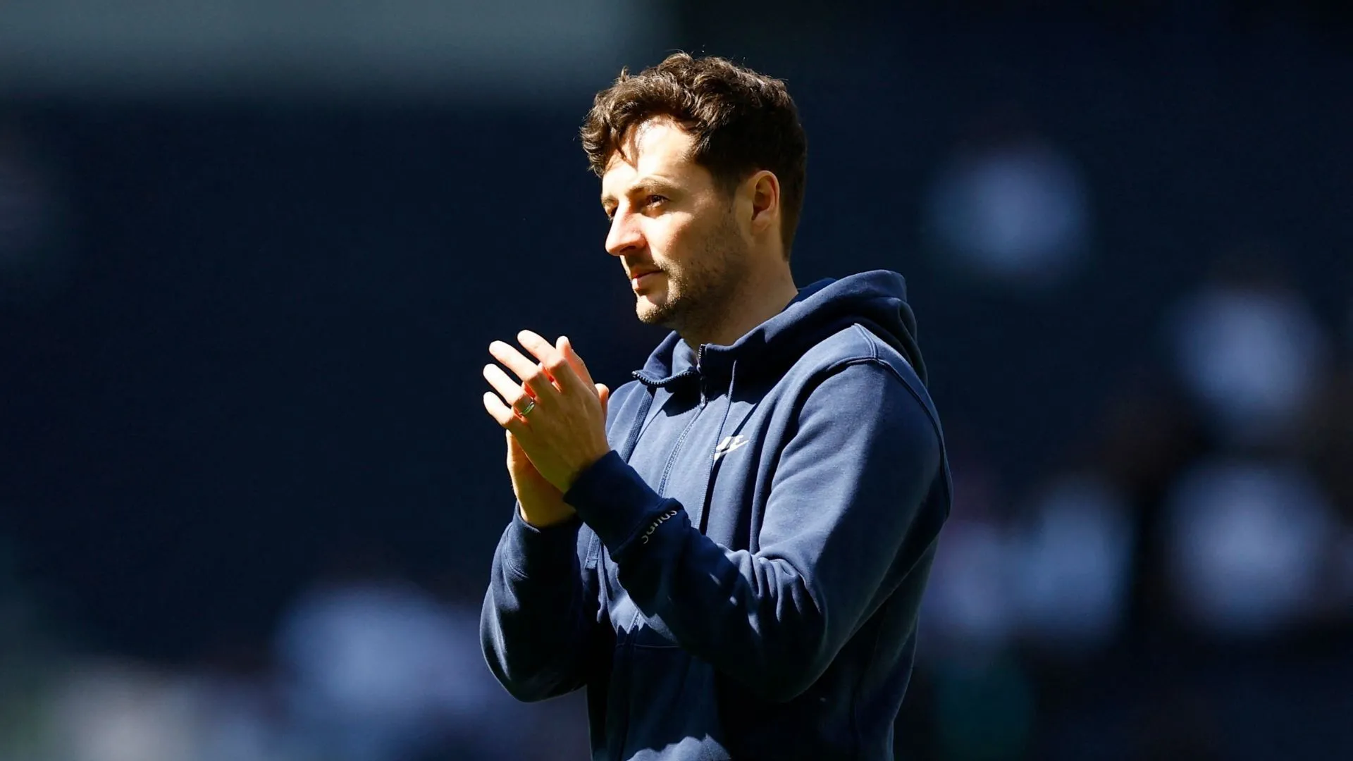 Huấn luyện viên Ryan Mason