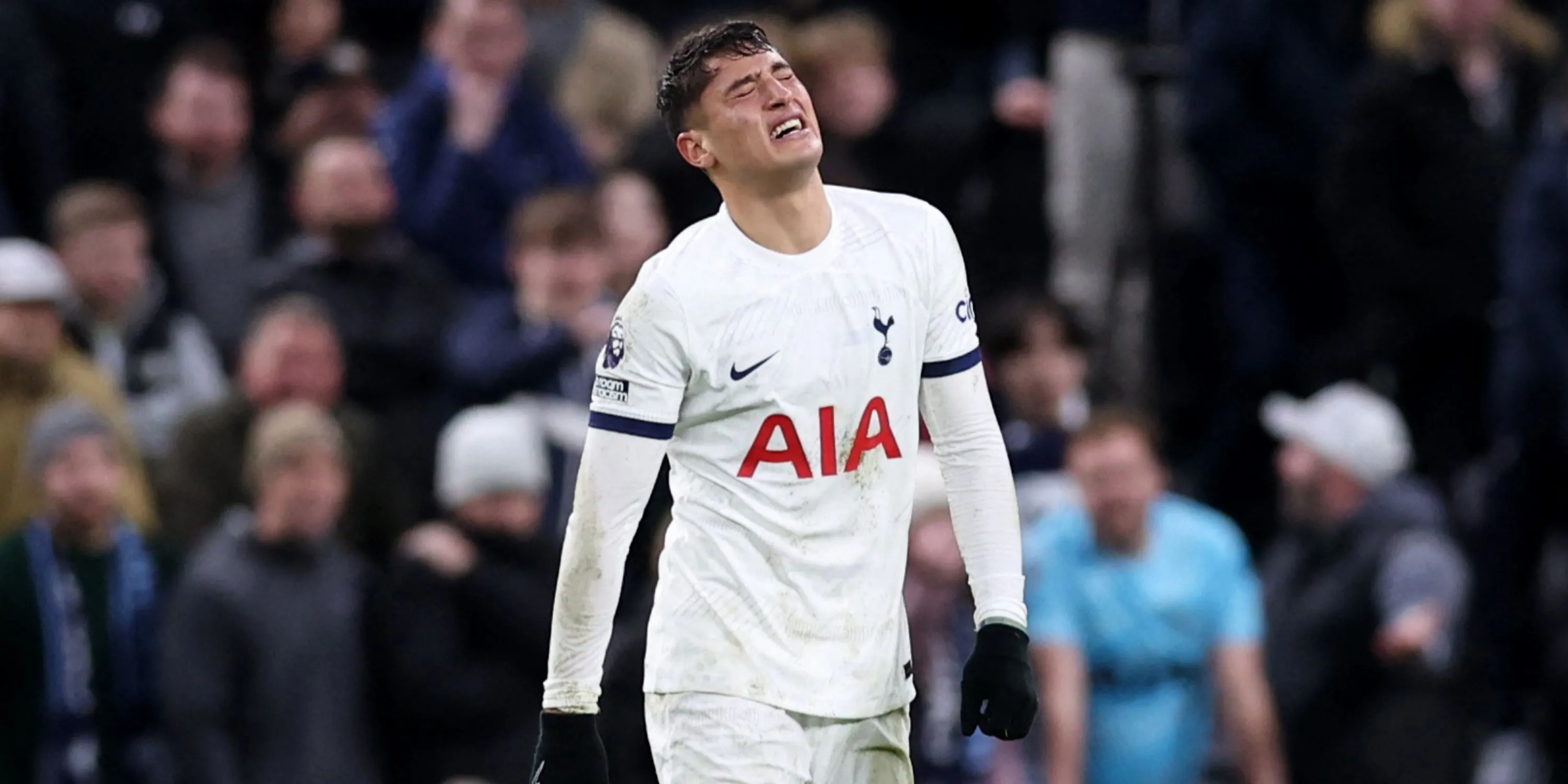 Tiền đạo trẻ Alejo Veliz trong một trận đấu của Tottenham tại Premier League