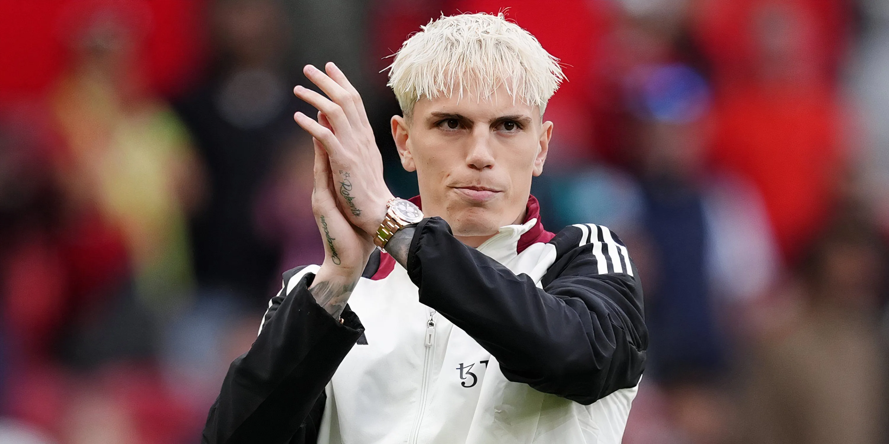 Alejandro Garnacho tri ân người hâm mộ Manchester United