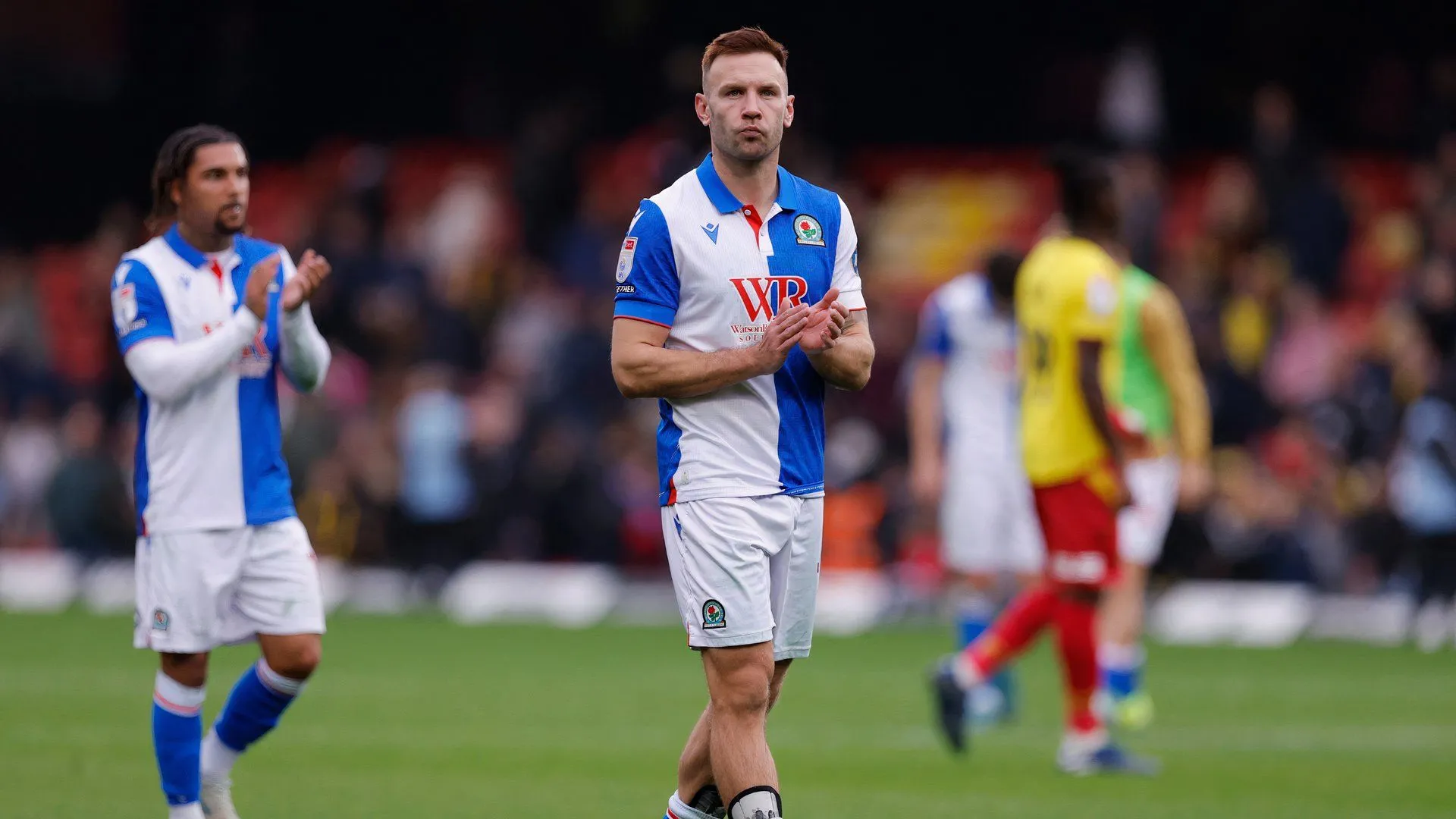 Andi Weimann và Tyrhys Dolan của Blackburn Rovers