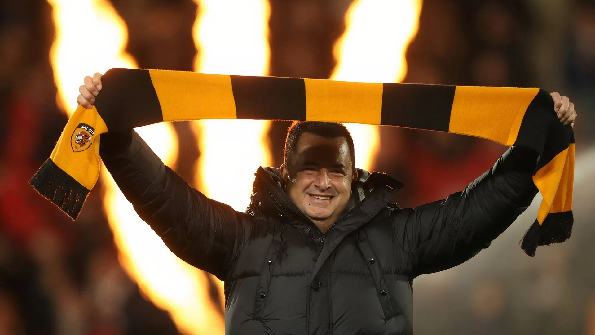 Chủ sở hữu Acun Ilicali của Hull City đối mặt với vấn đề tài chính và lệnh cấm chuyển nhượng
