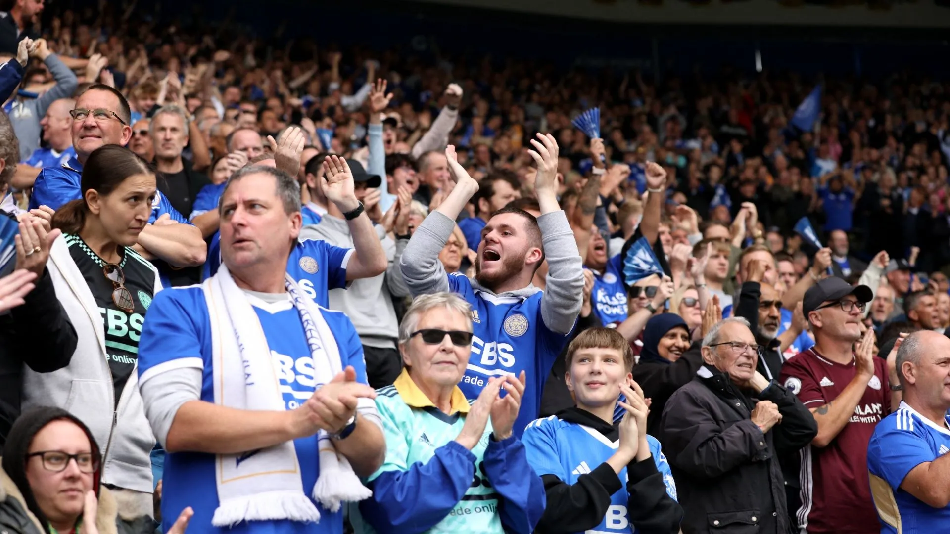 Cổ động viên Leicester City thể hiện sự thất vọng tại sân King Power