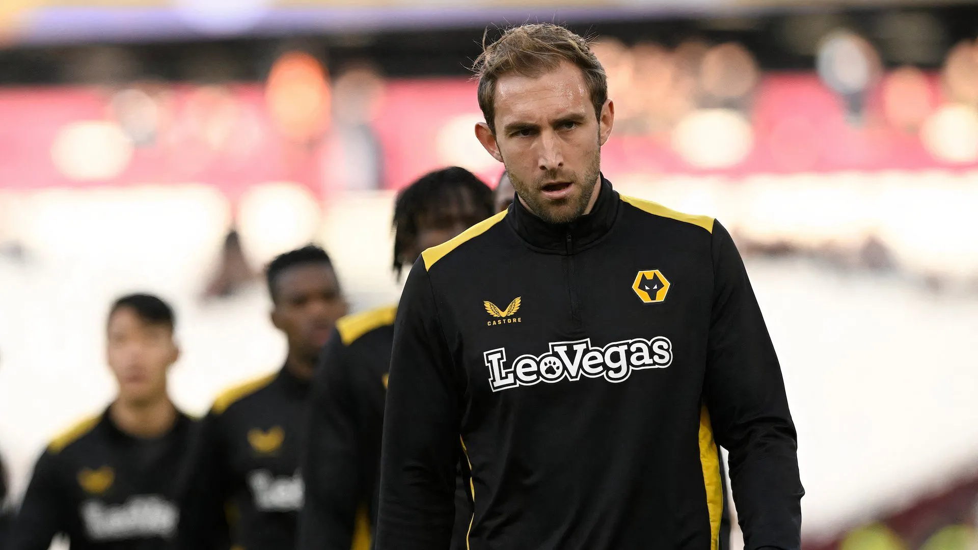 Craig Dawson không chiến, thể hiện khả năng không chiến mạnh mẽ của trung vệ này.