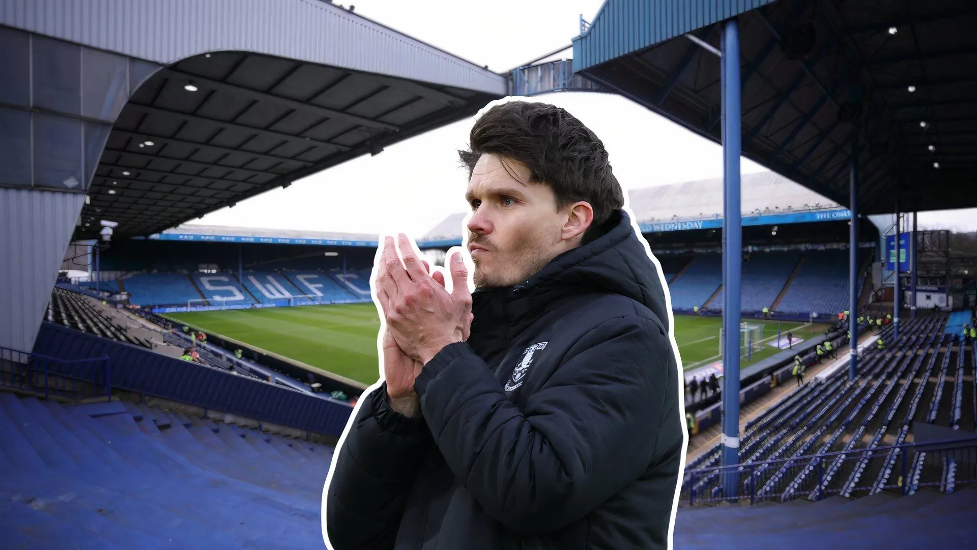 Danny Röhl trên sân trong vai trò HLV trưởng Sheffield Wednesday