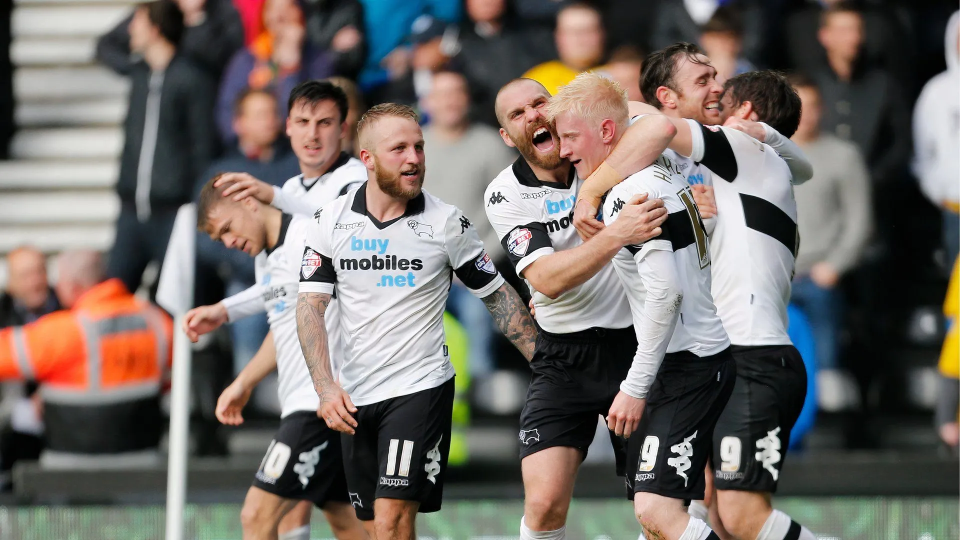 Đội hình Derby County ăn mừng bàn thắng của Will Hughes trong trận bán kết play-off Championship