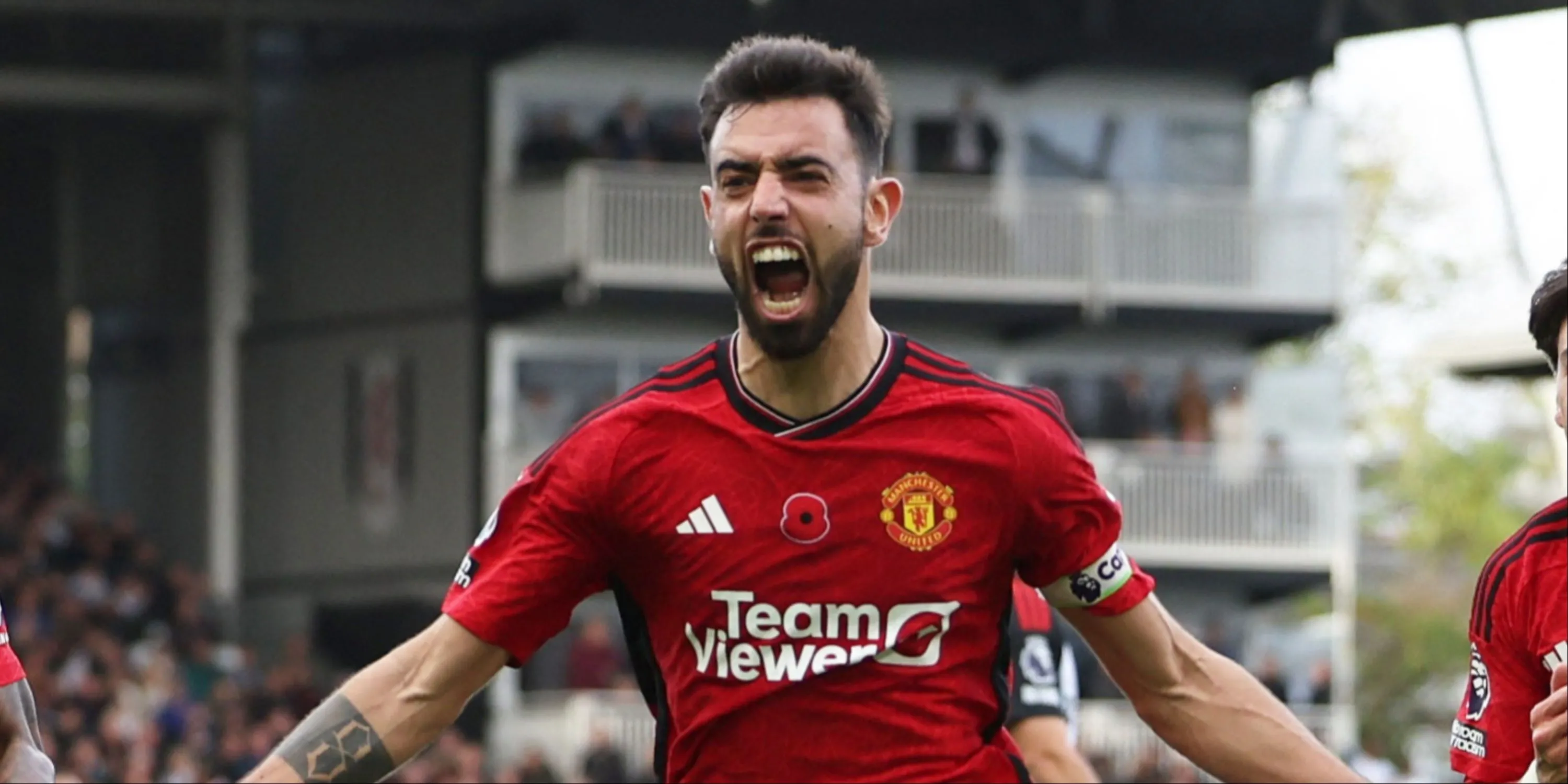 Đội trưởng Manchester United Bruno Fernandes ăn mừng sau khi ghi bàn.