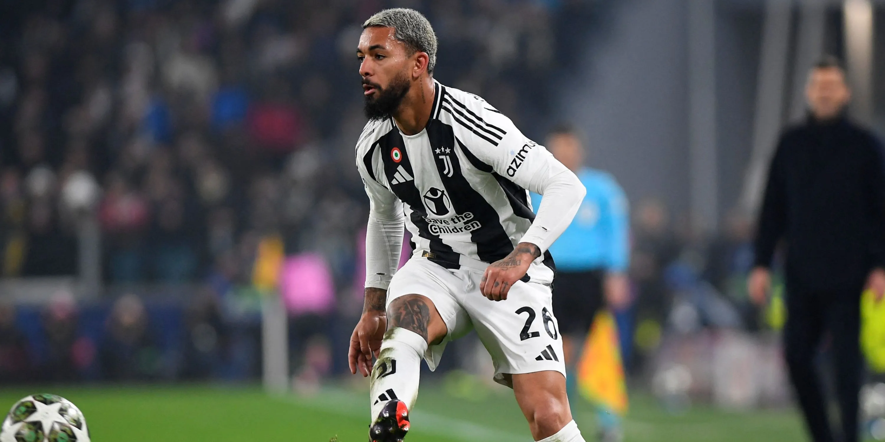 Douglas Luiz, tiền vệ của Juventus đang được Tottenham và Everton quan tâm.