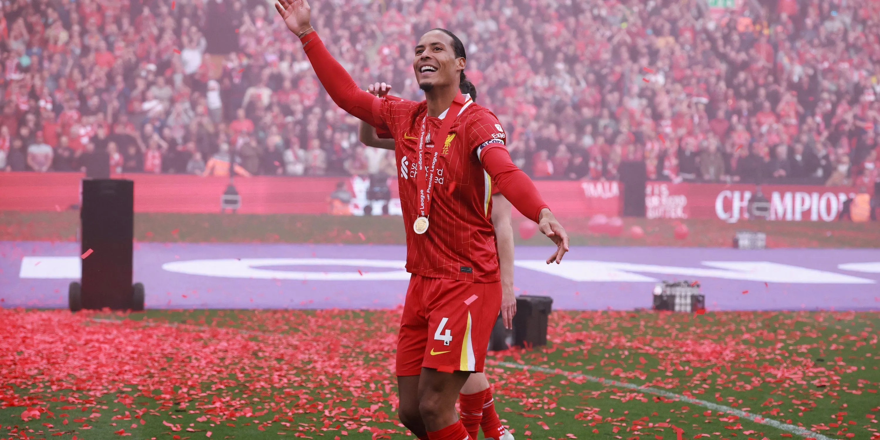 Hậu vệ Virgil van Dijk của Liverpool, người được so sánh với Xavier Mbuyamba