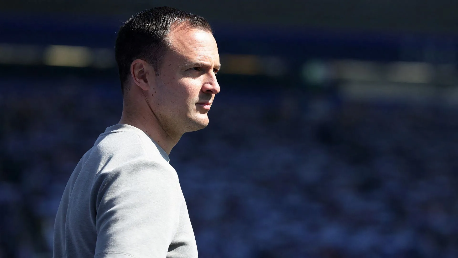Huấn luyện viên Chris Davies của Birmingham City trên sân tập