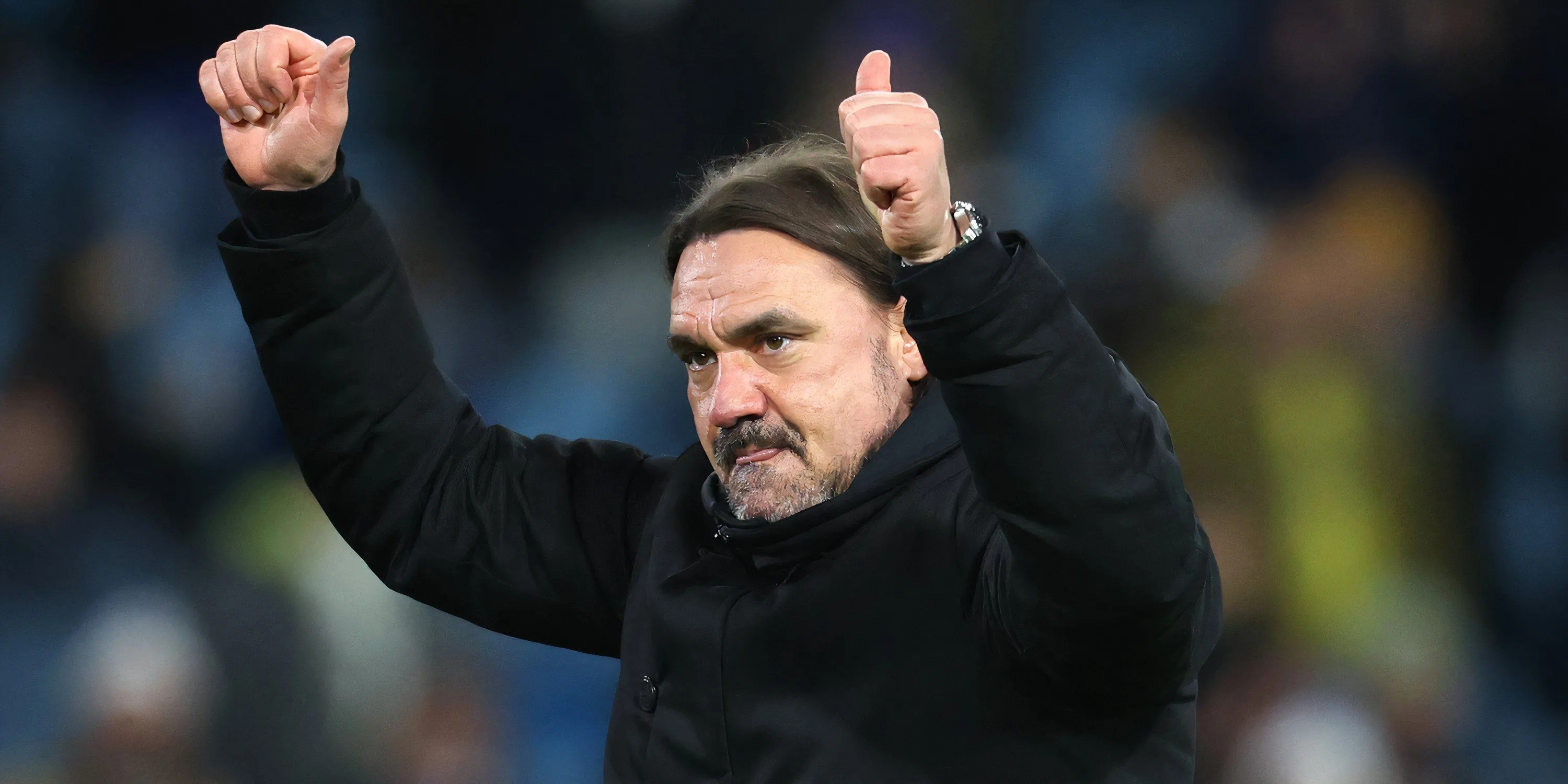 Huấn luyện viên Daniel Farke của Leeds United chỉ đạo trên sân.