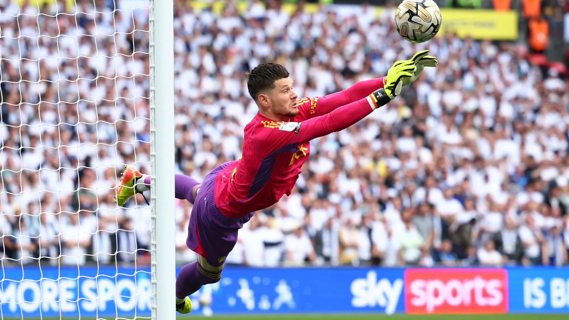 Illan Meslier, thủ thành trẻ của Leeds, thể hiện quyết tâm trở lại phong độ cao nhất