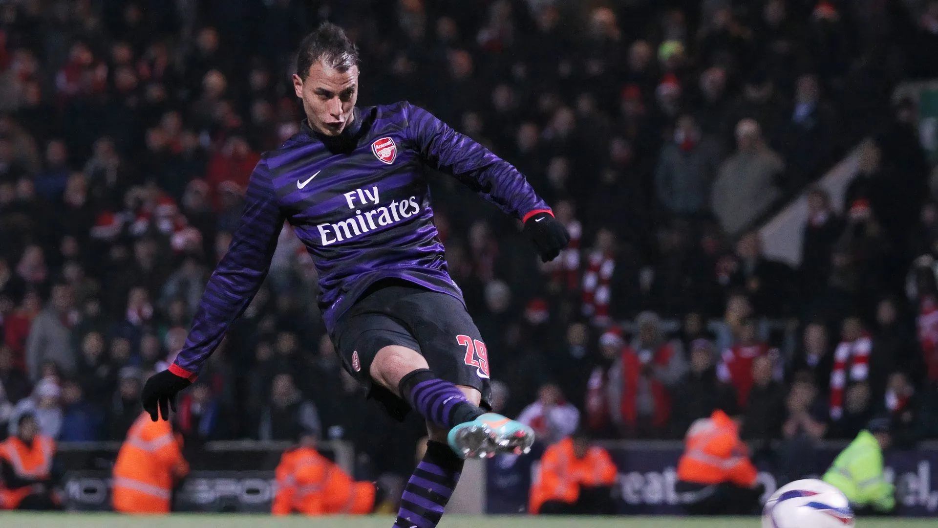 Marouane Chamakh từng là tiền đạo của Arsenal