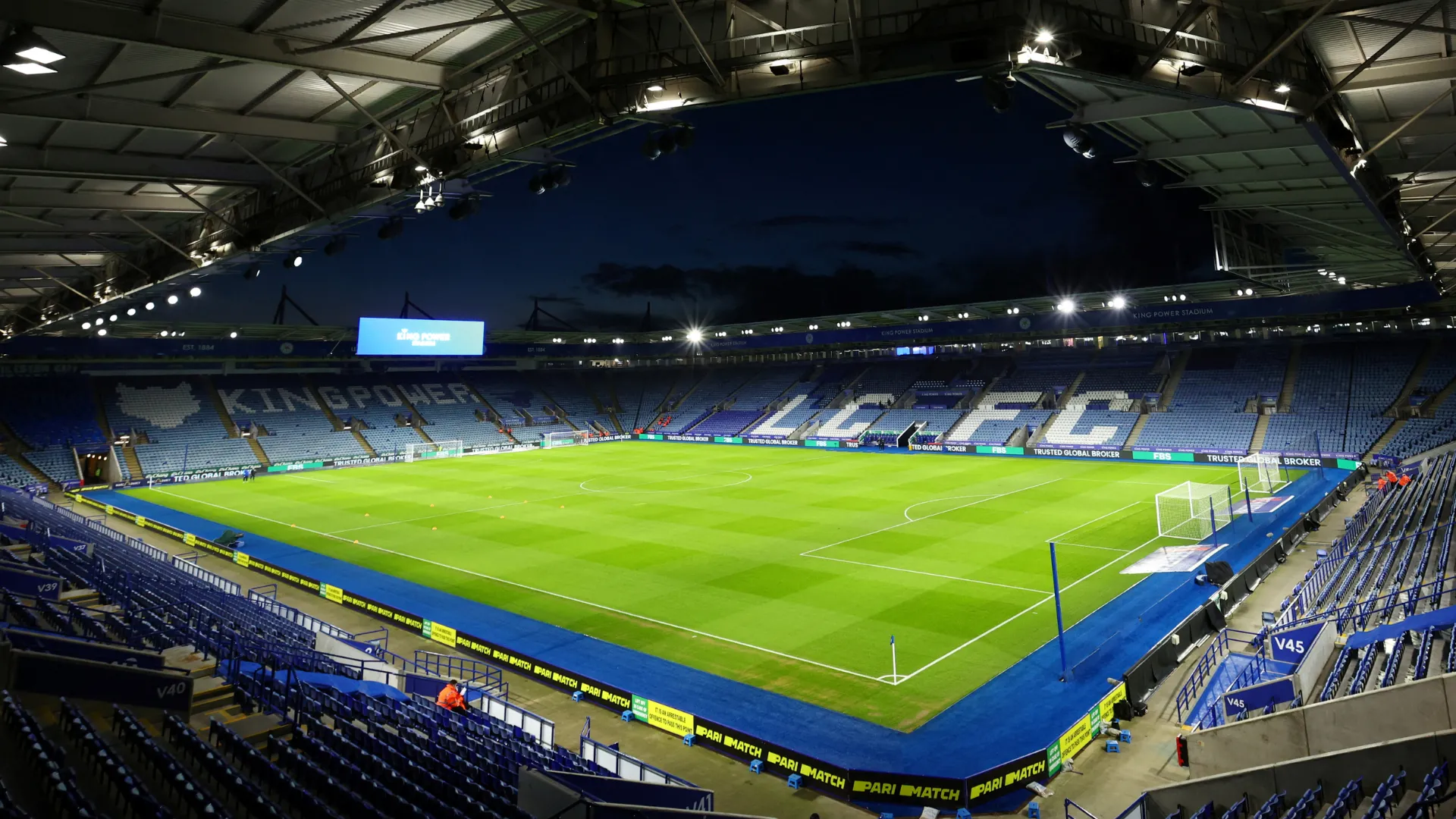 Người hâm mộ Leicester City lo lắng về tình hình tài chính của câu lạc bộ