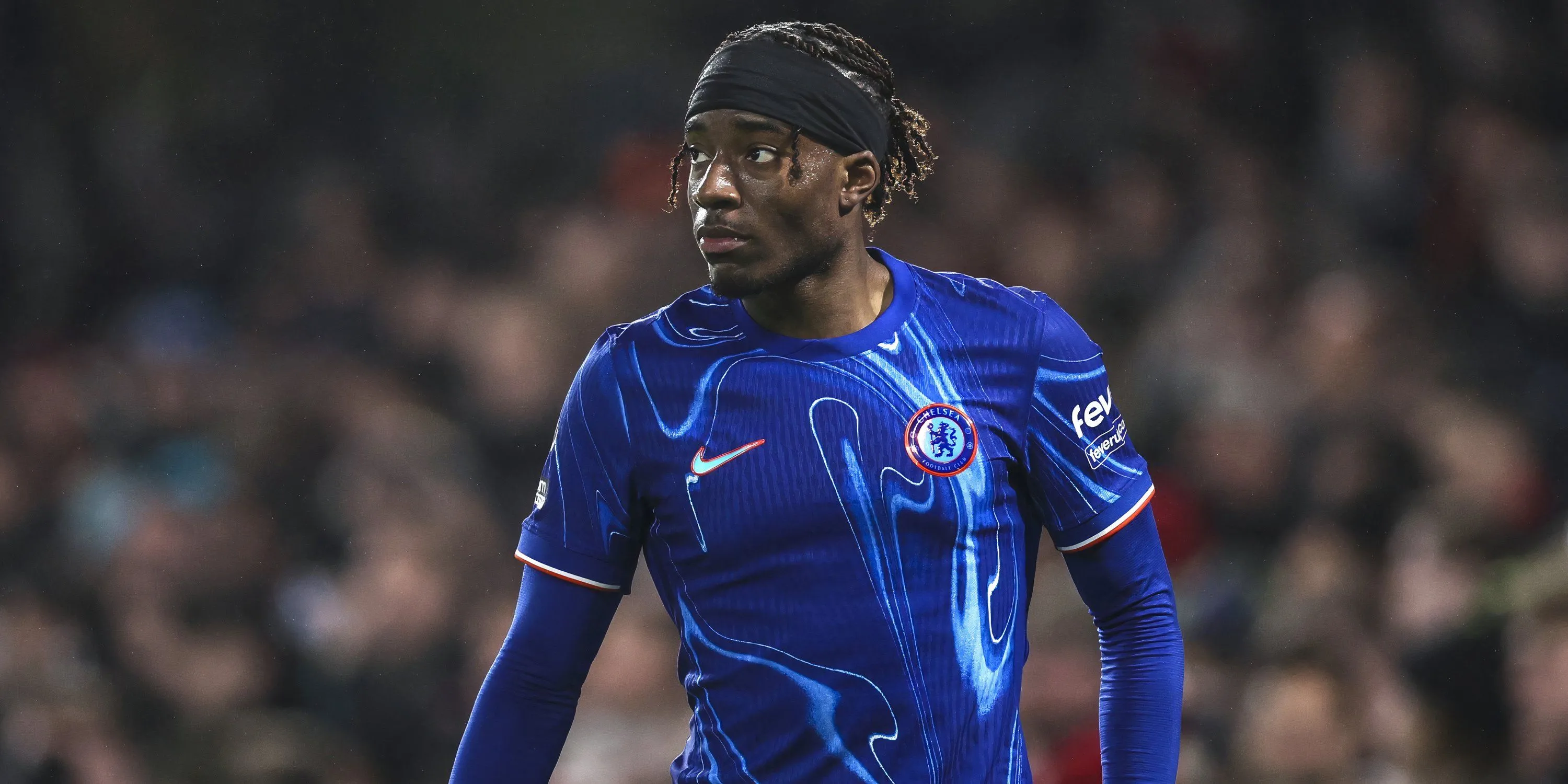 Noni Madueke thi đấu năng nổ trong màu áo Chelsea, tiền vệ cánh người Anh gây chú ý trên thị trường chuyển nhượng Premier League.