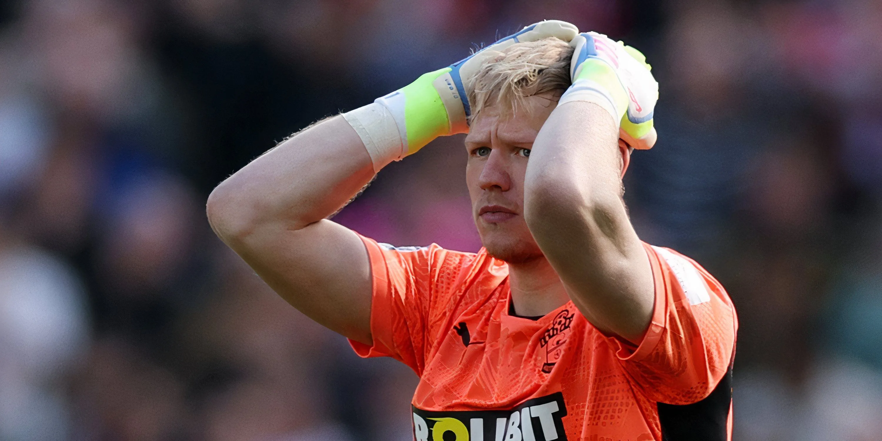 Thủ môn Aaron Ramsdale trong màu áo Southampton tại Premier League, đối thủ của Senne Lammens trong tầm ngắm Sunderland