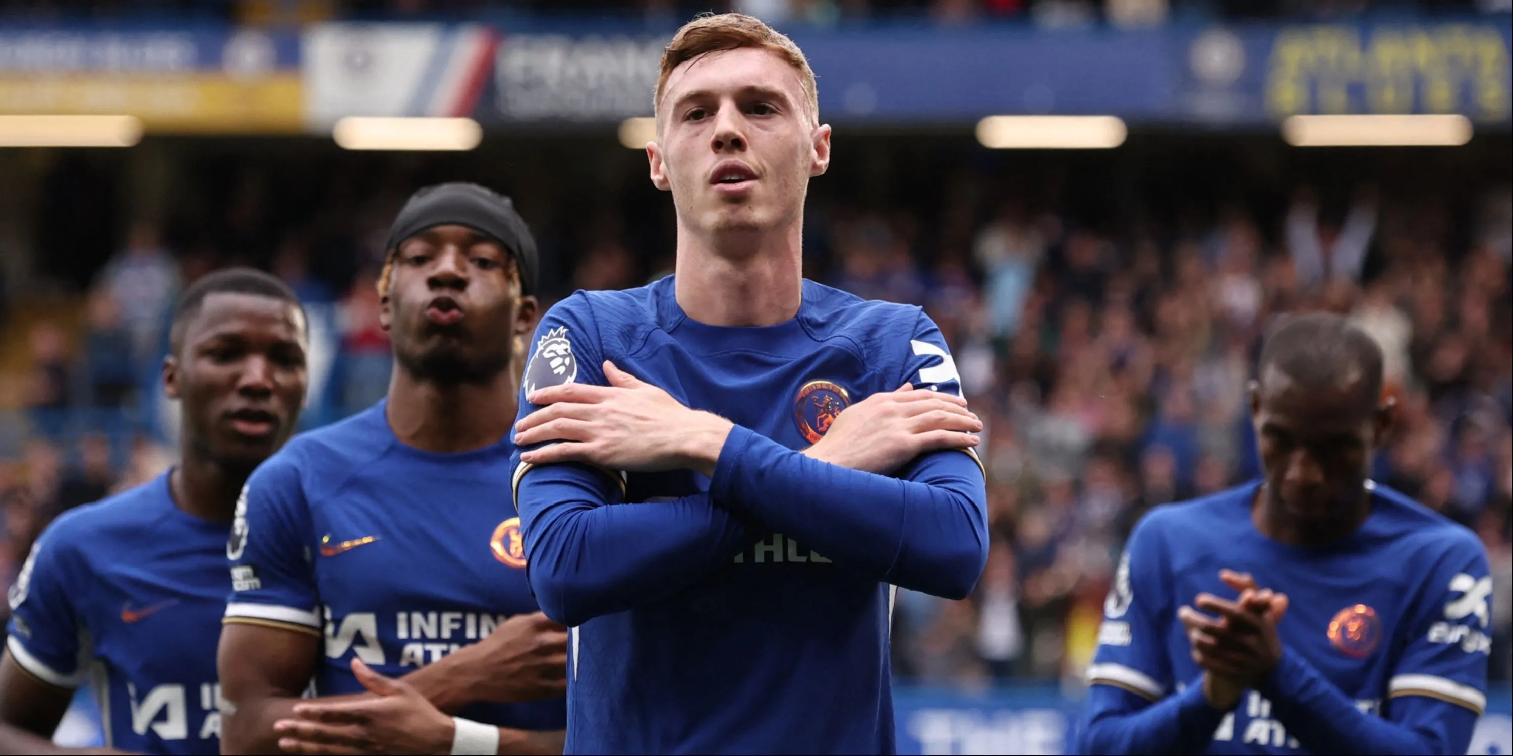 Cole Palmer và các cầu thủ Chelsea ăn mừng