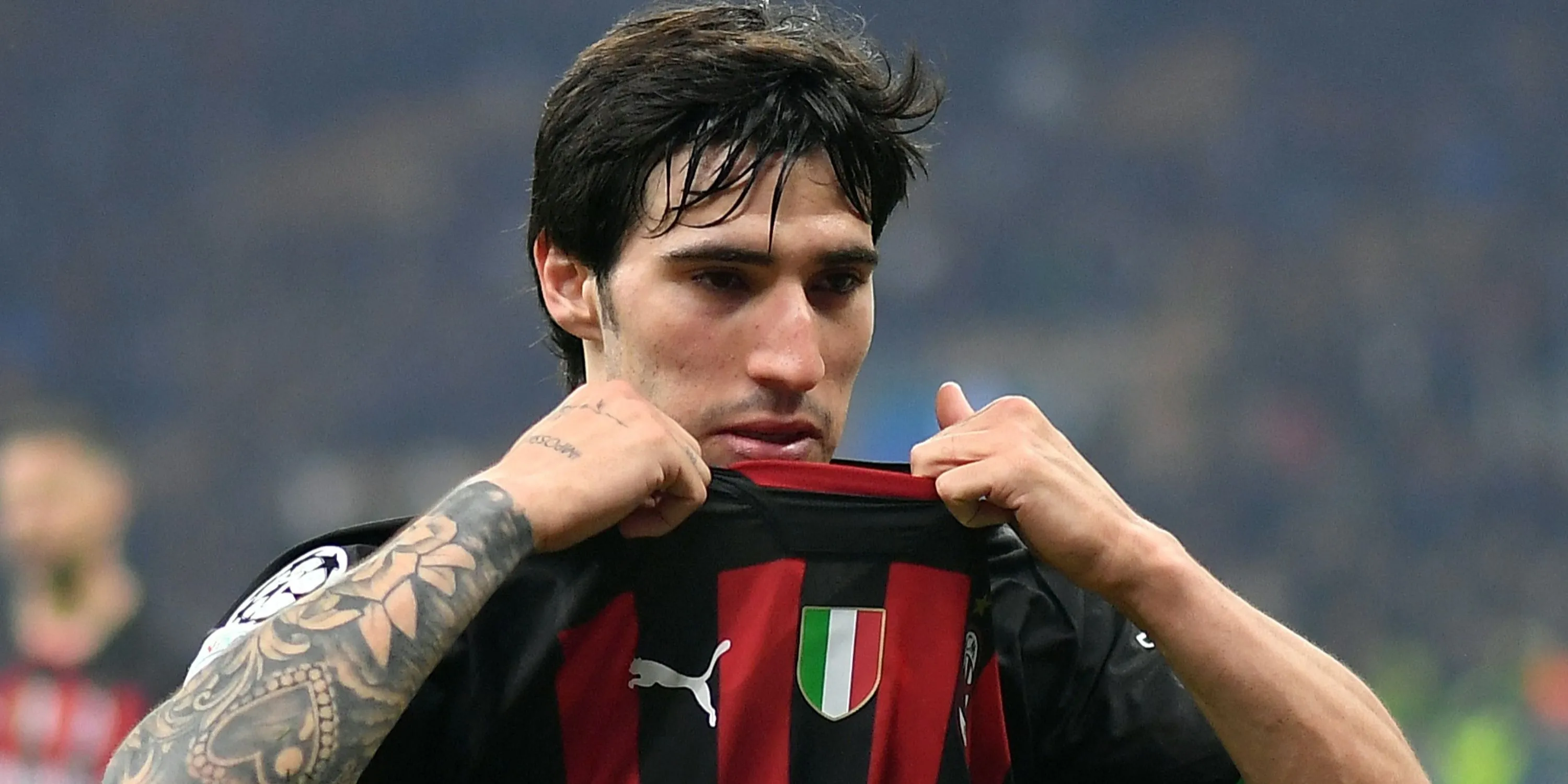 Sandro Tonali trong màu áo AC Milan trước khi chuyển đến Newcastle United