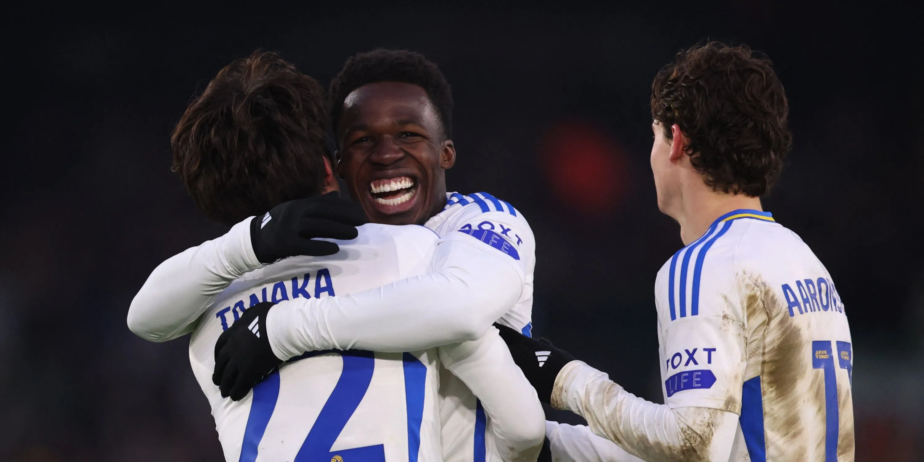 Wilfried Gnonto và Brenden Aaronson của Leeds United