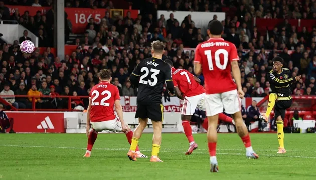 Amad Diallo ghi được bàn gỡ hòa quan trọng giúp Manchester United thoát khỏi thất bại trên sân Nottingham Forest