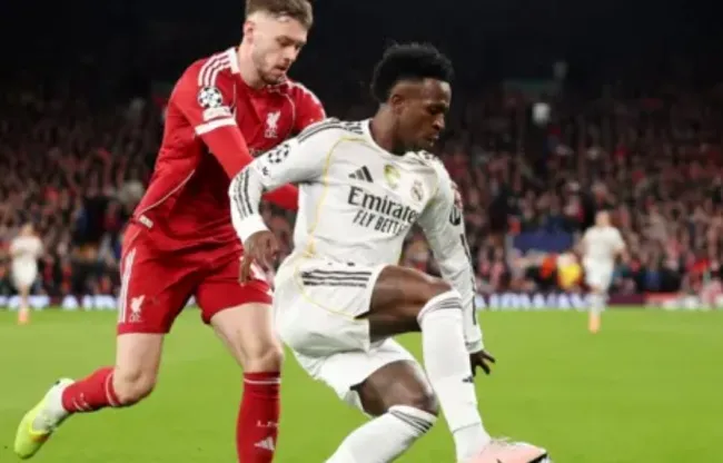 Bradley khóa chặt các pha tấn công của Vinicius Jr với kỹ thuật phòng ngự chắc chắn