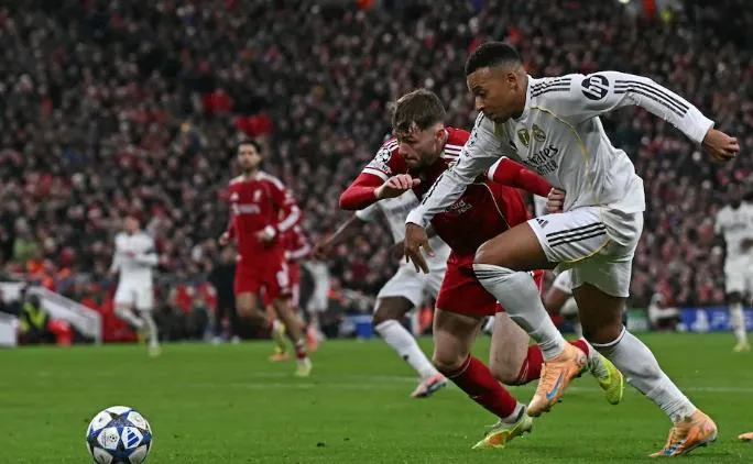 Conor Bradley có trận đấu xuất sắc trước Real Madrid