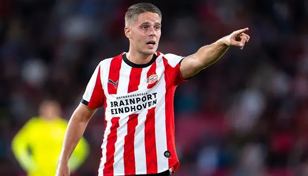 Elliot Anderson - tiền vệ trẻ tài năng của Nottingham Forest