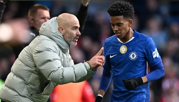 Estevao Willian đã nhận một thẻ vàng tại Champions League