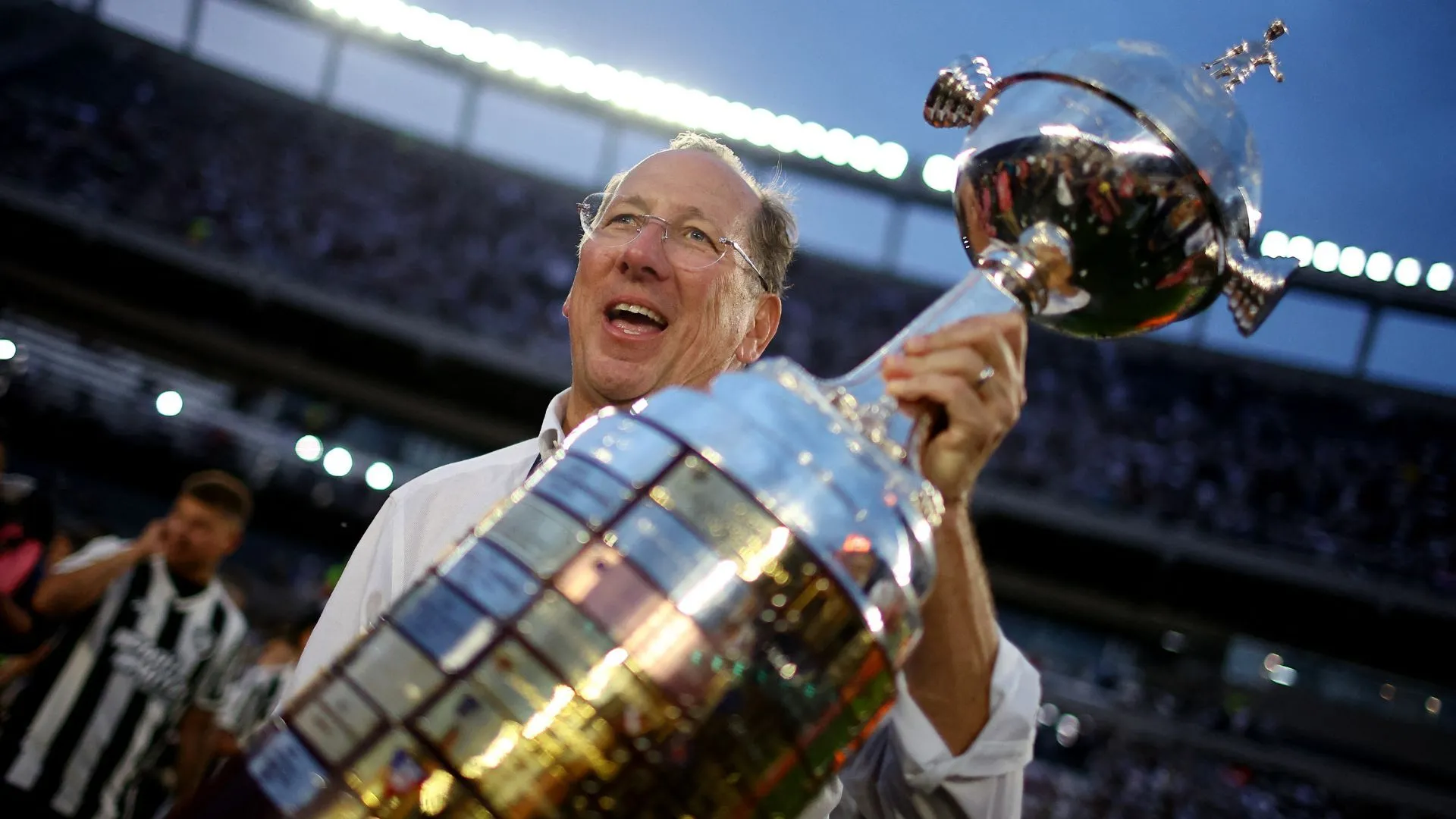 John Textor, nhà đầu tư kinh doanh và chủ sở hữu Eagle Football Group