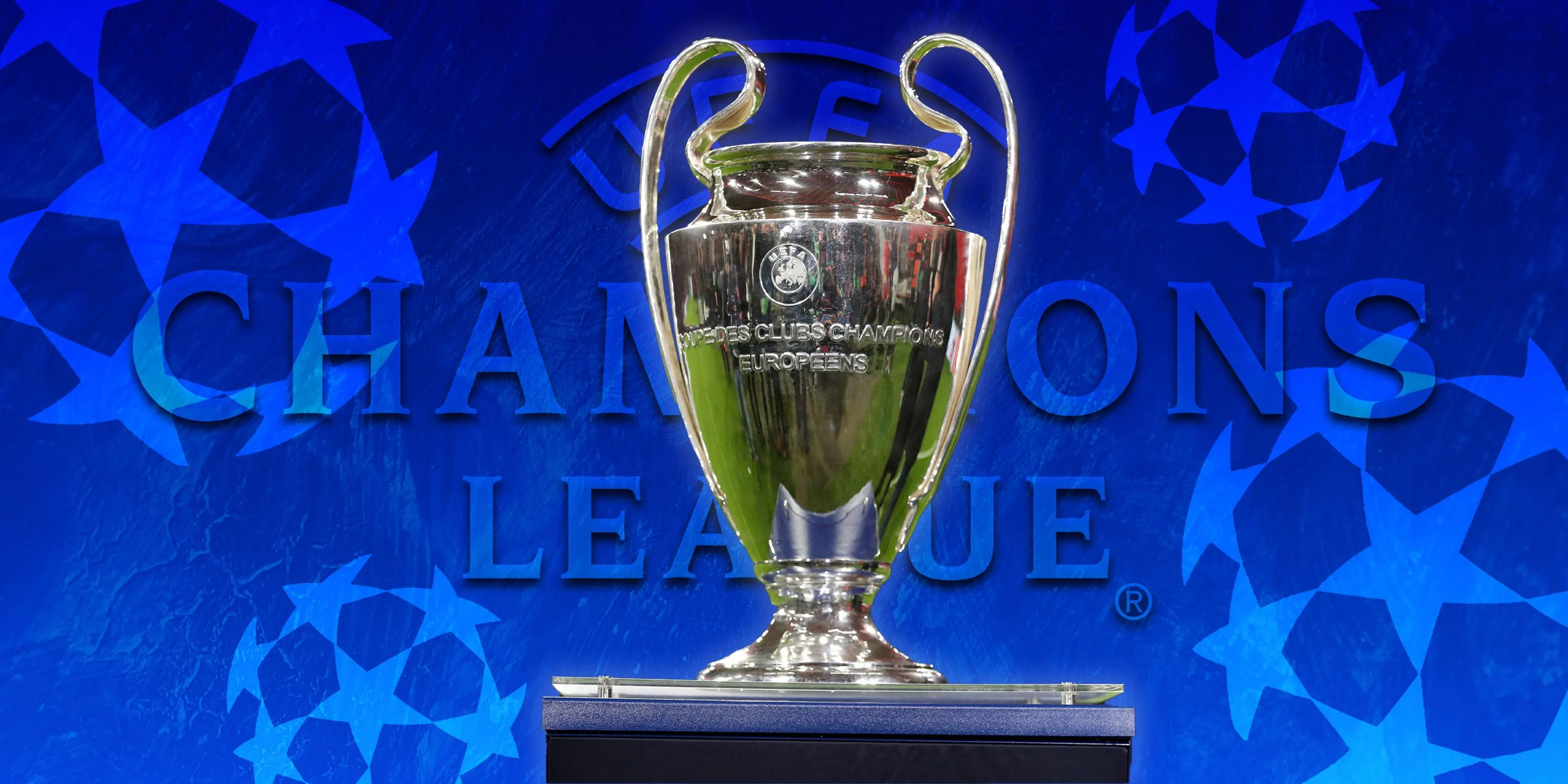 Kỳ kích Champions League với logo của giải đấu trên nền xanh