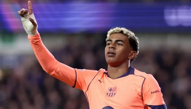 Lamine Yamal ghi siêu phẩm vào lưới Club Brugge tại Champions League