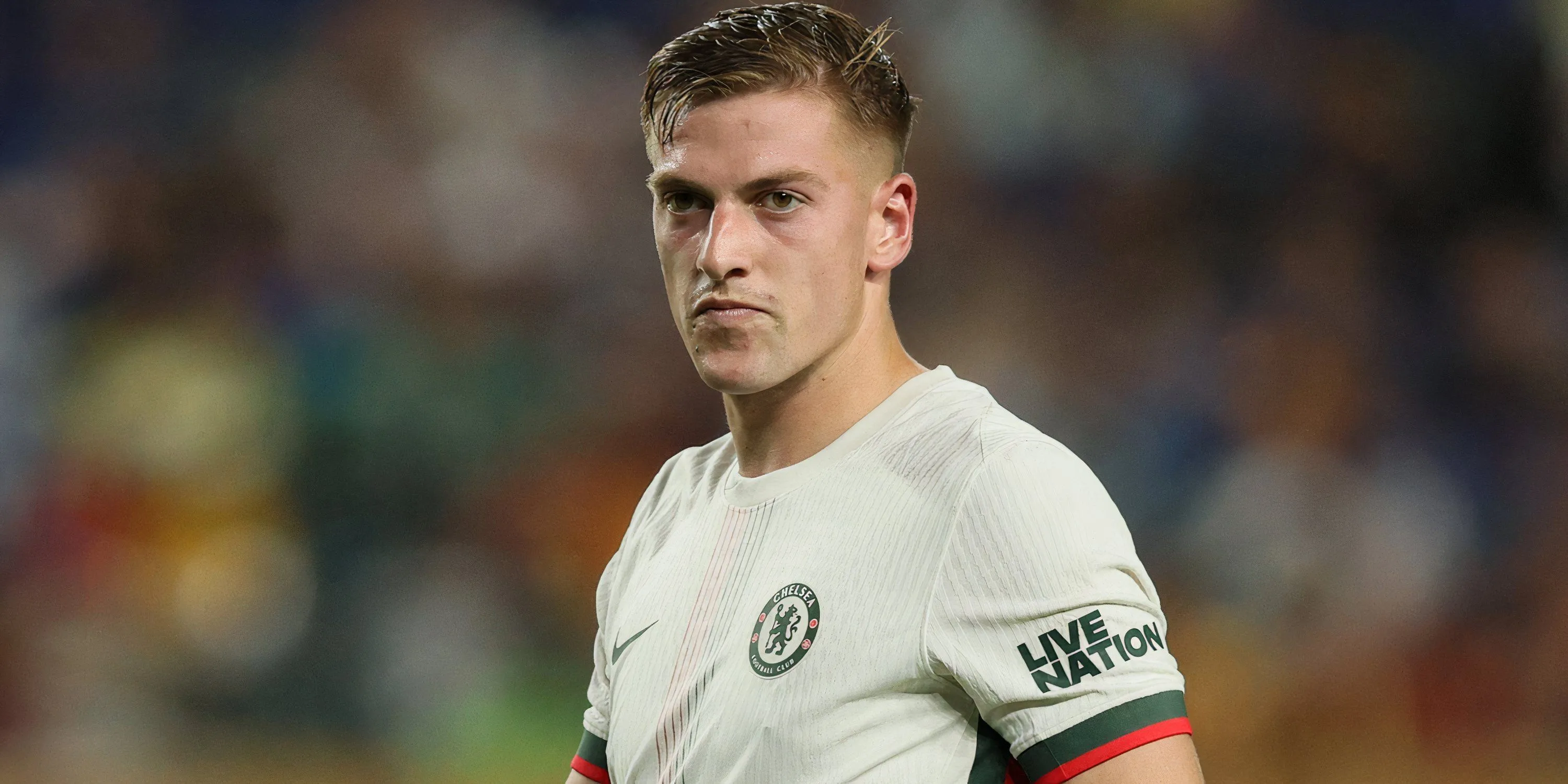 Liam Delap phải rời sân sớm vì thẻ đỏ, làm phức tạp thêm tình hình hàng công Chelsea