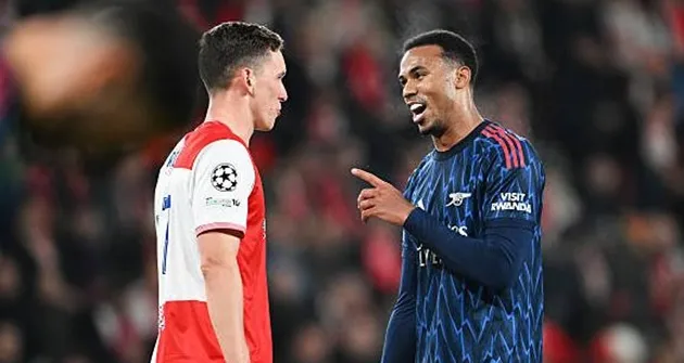 Lukas Provod không hài lòng với cách chơi phòng ngự của Arsenal ở Champions League