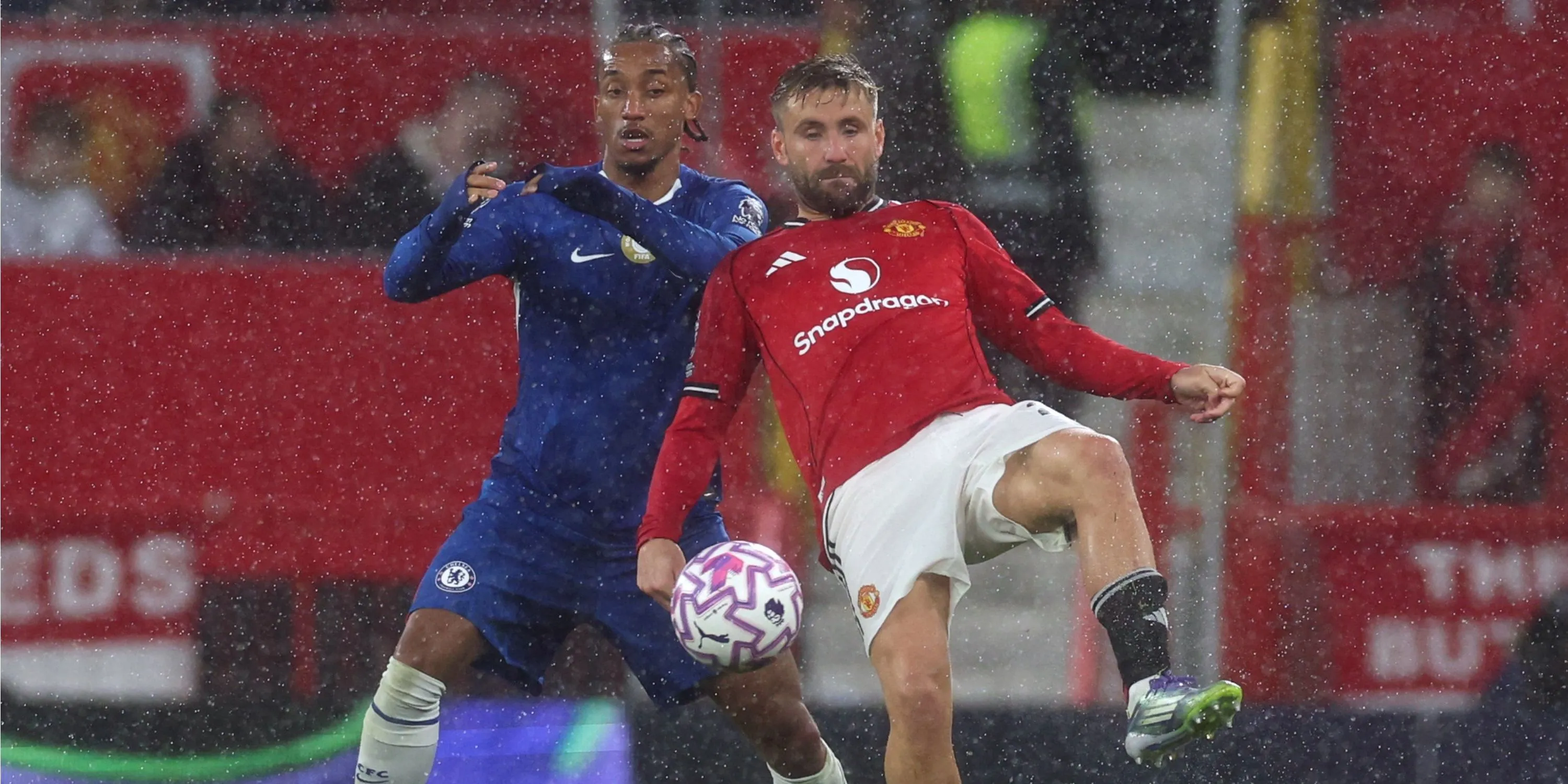 Luke Shaw thi đấu cho Manchester United ở Premier League