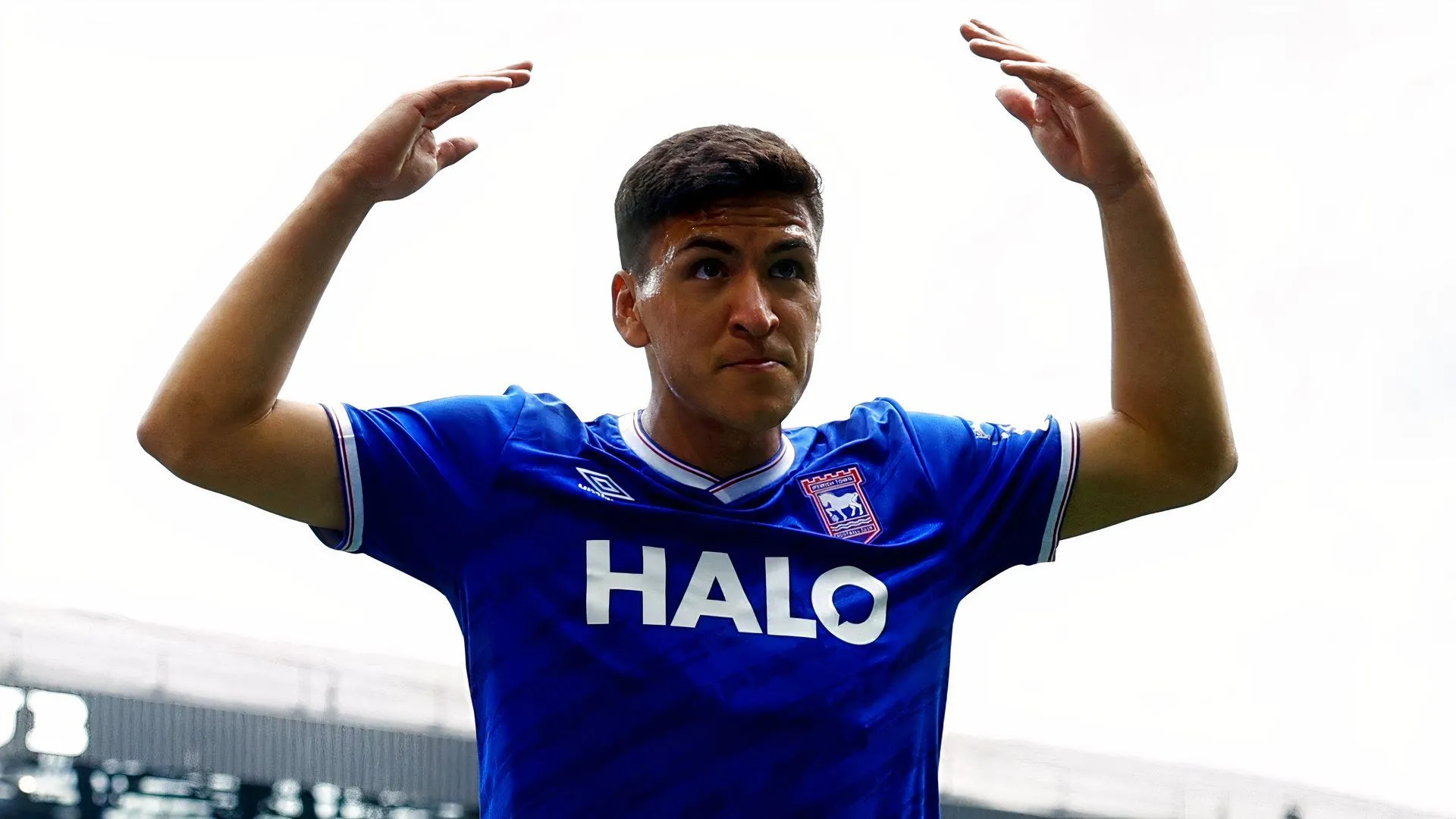 Marcelino Nunez của Ipswich Town thi đấu trước Norwich City trong trận đấu Championship hồi tháng 10