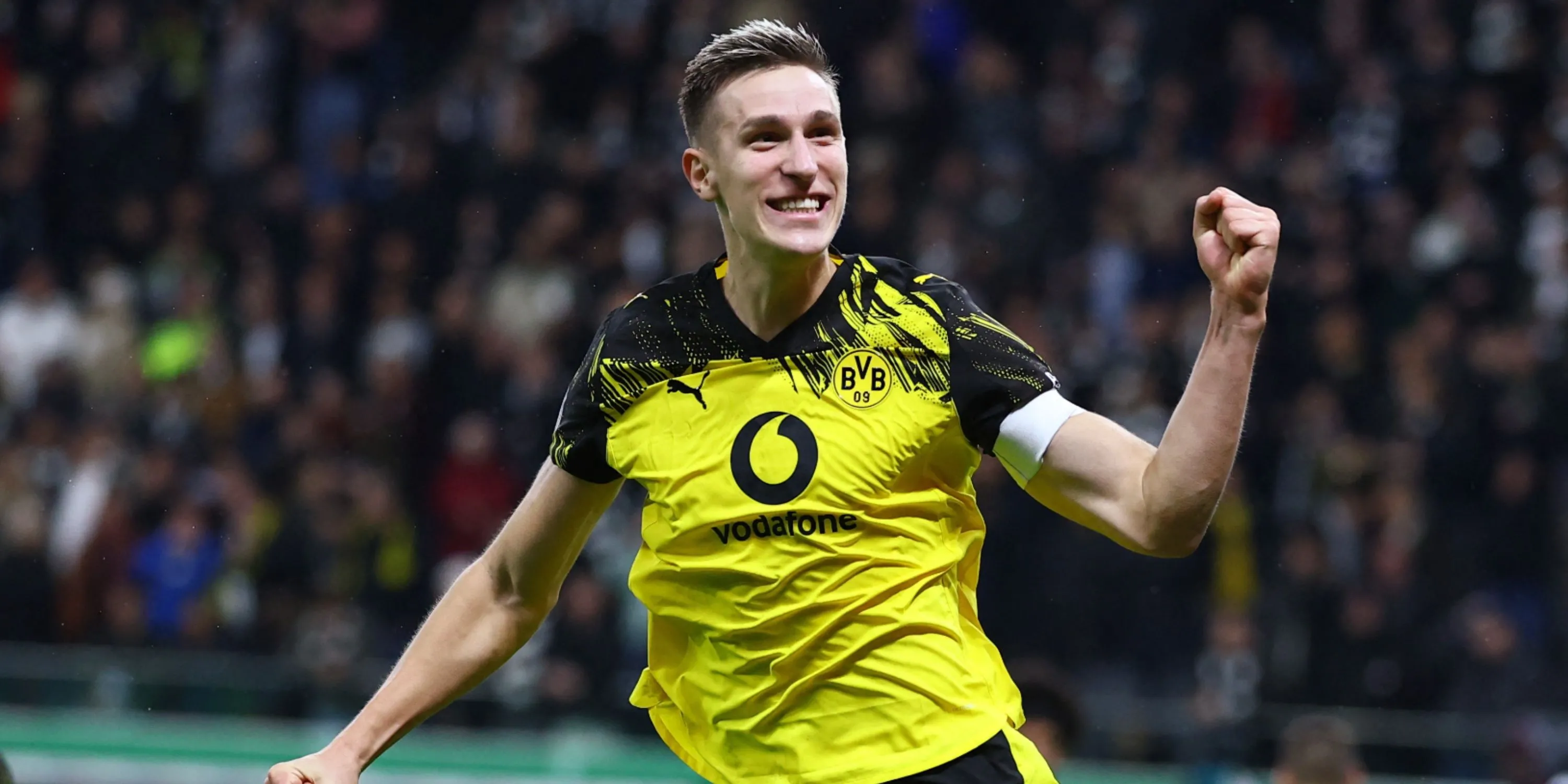 Nico Schlotterbeck ăn mừng bàn thắng cho Borussia Dortmund