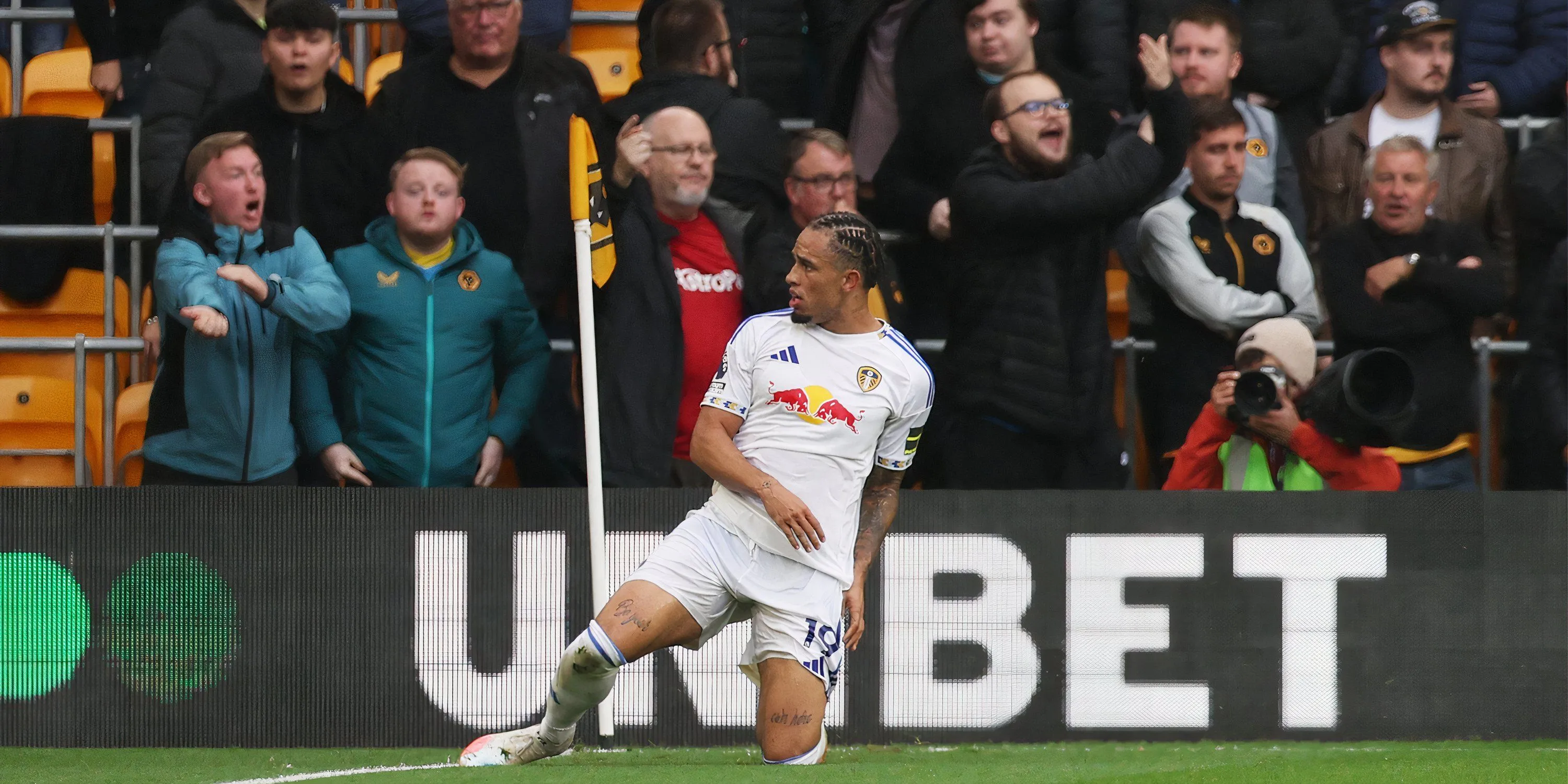 Noah Okafor ở Leeds United - tiền đạo được kỳ vọng sẽ giúp The Whites thoát khỏi nguy hiểm xuống hạng