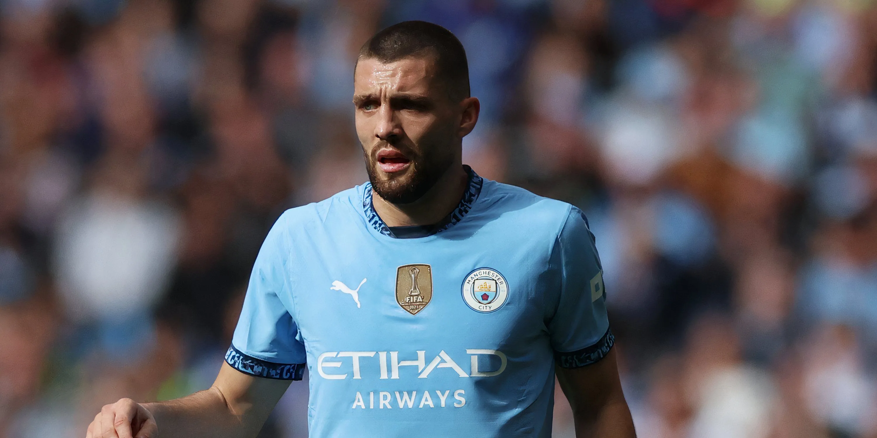 Tiền vệ Mateo Kovacic của Manchester City tập luyện