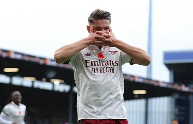 Viktor Gyokeres cắm đầu chạy trong trận đấu gặp Burnley, trước khi phải rời sân vì chấn thương gân kheo